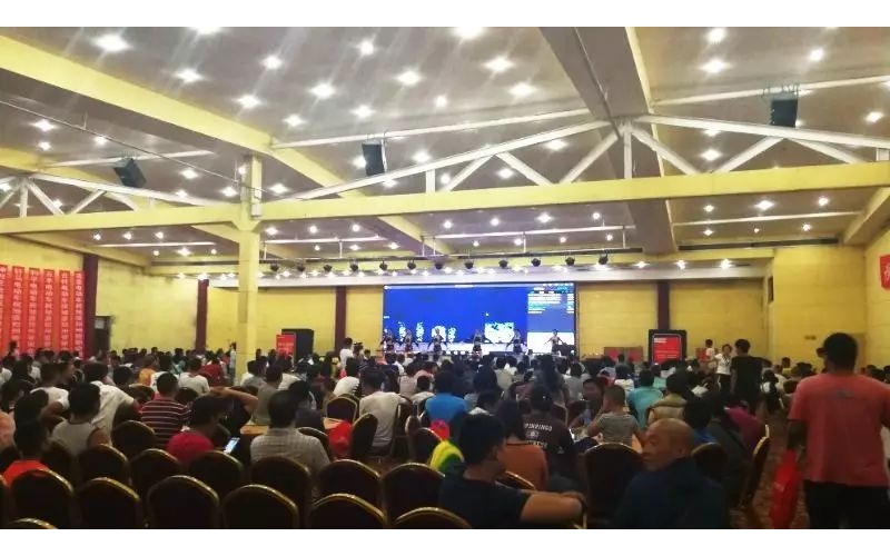 鄭州客戶答謝會太火爆!近1000人參會！半個小時訂貨突破1萬組！